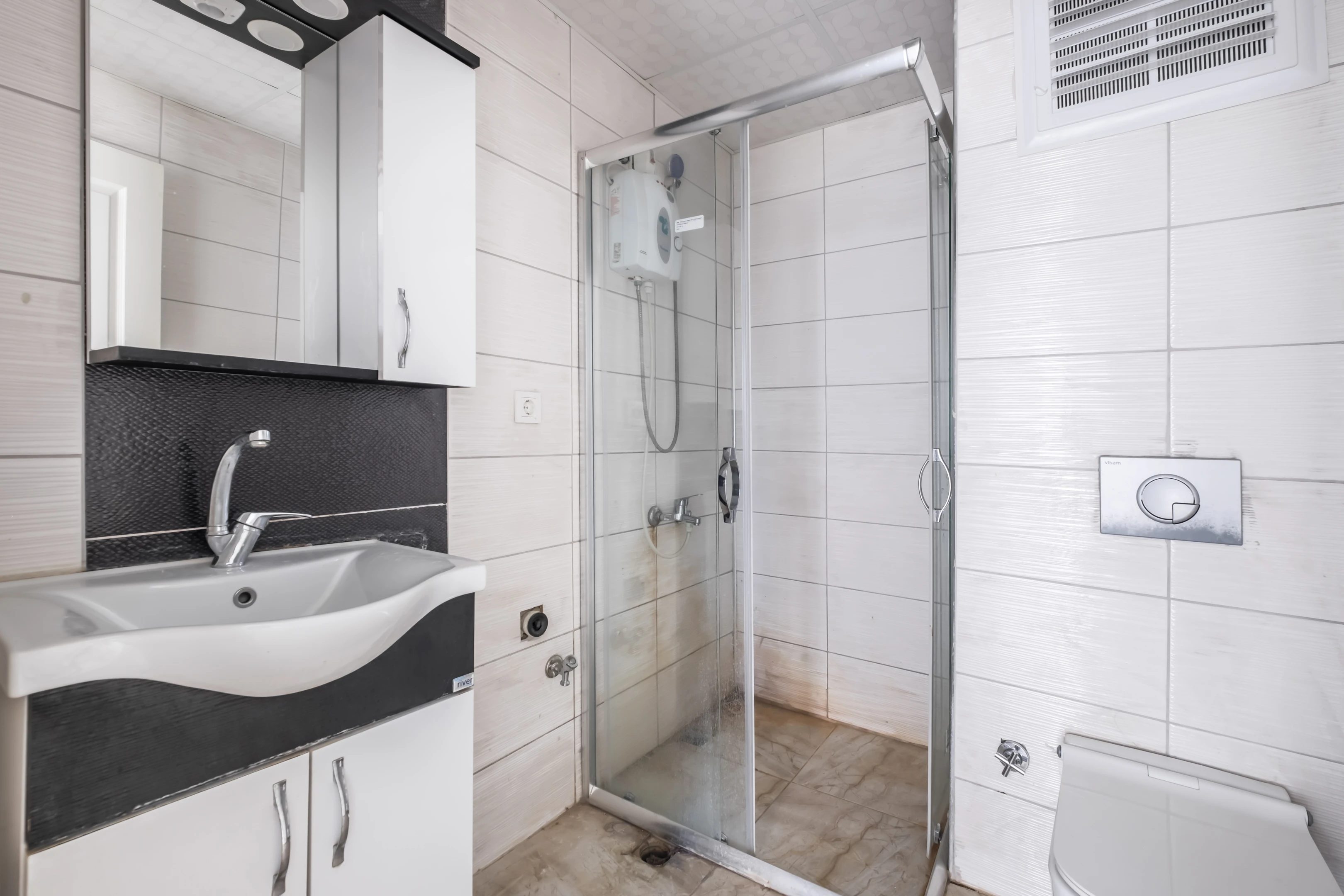 Varsak`ta 220m² Arsa Üzerinde 4 Adet 2+1 Komple Bina