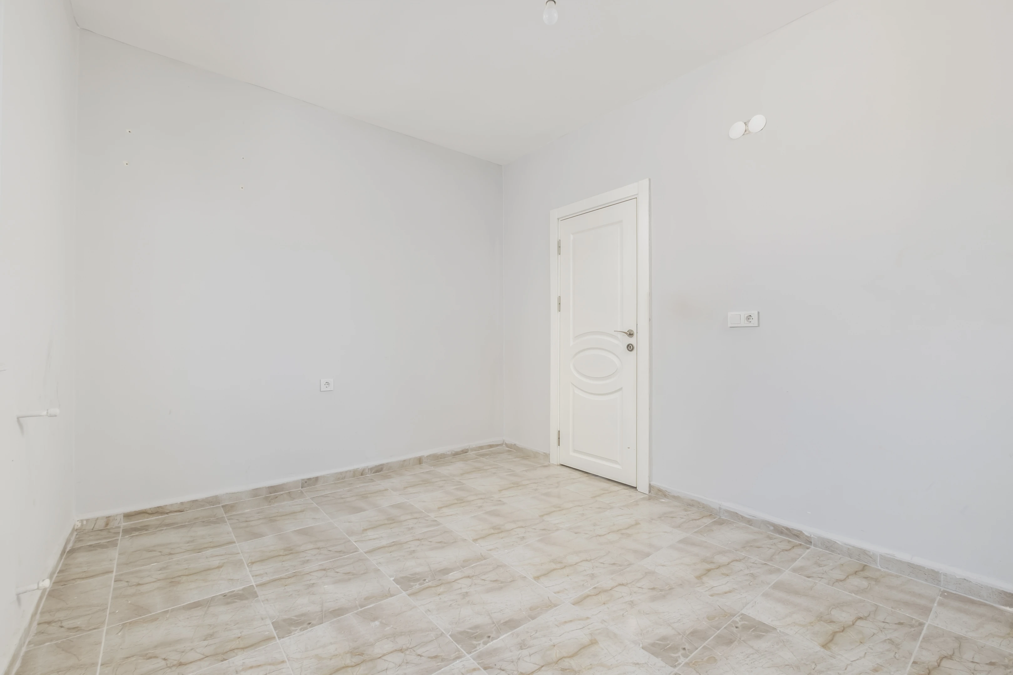 Varsak`ta 220m² Arsa Üzerinde 4 Adet 2+1 Komple Bina
