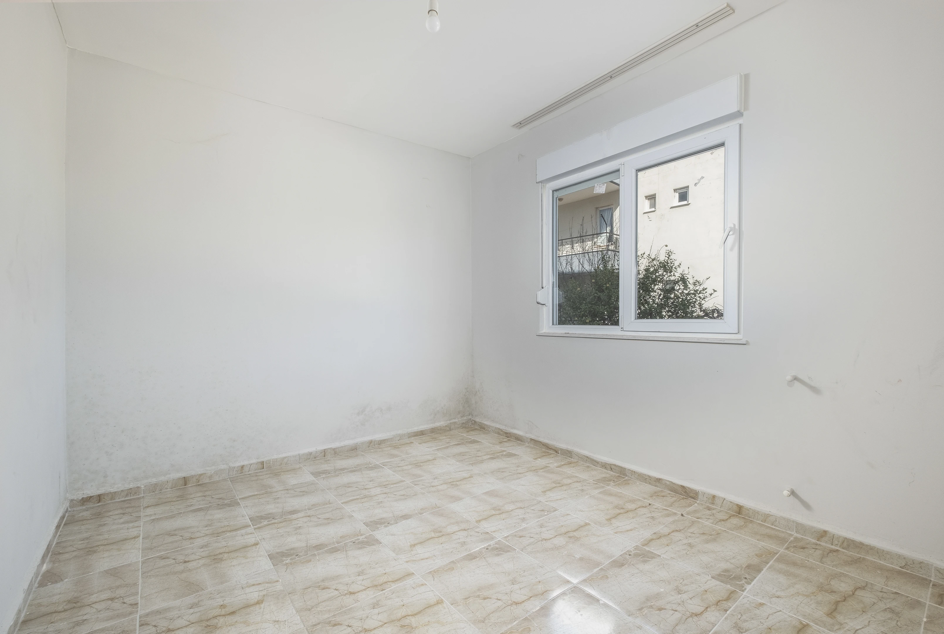 Varsak`ta 220m² Arsa Üzerinde 4 Adet 2+1 Komple Bina