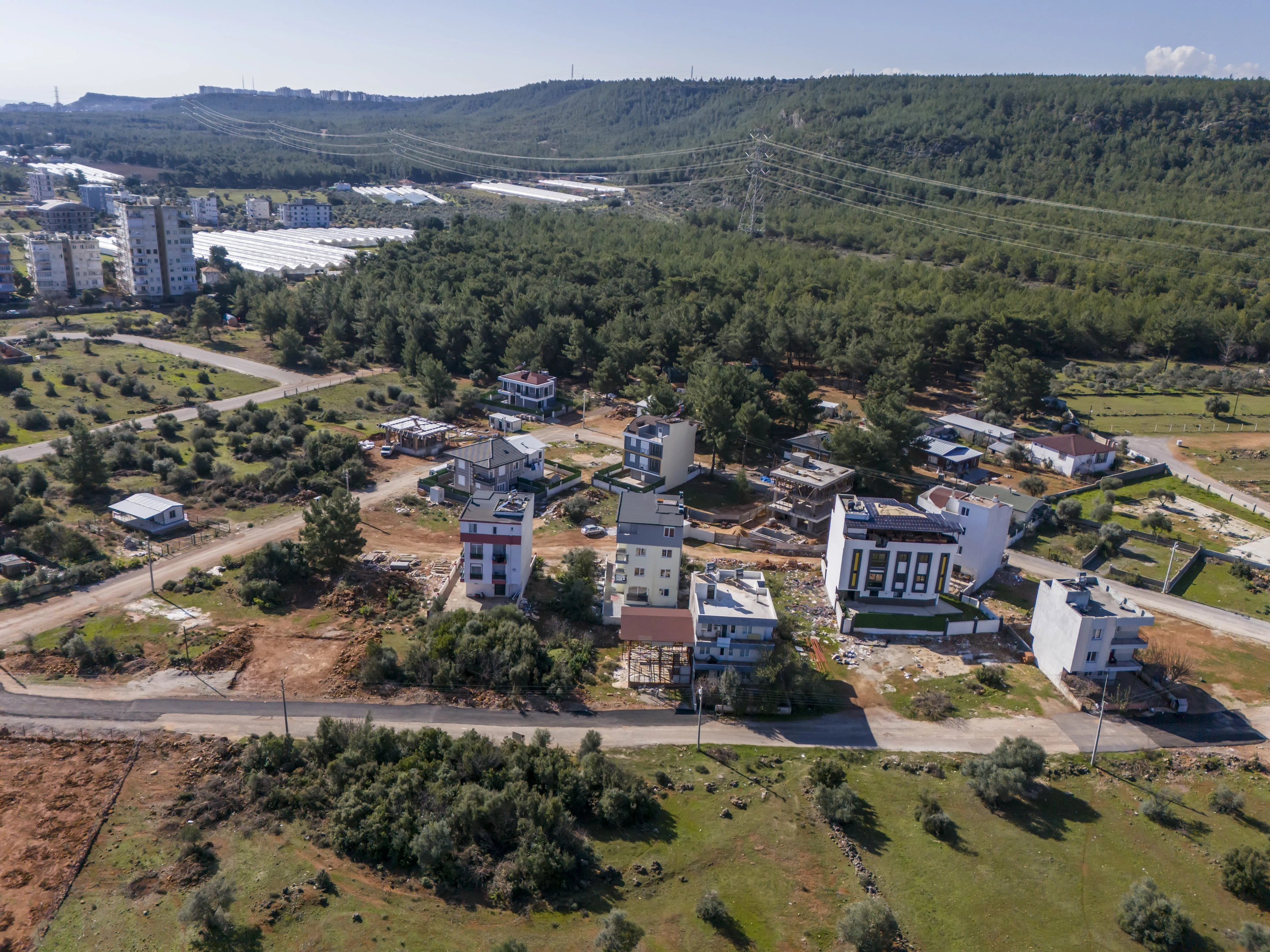 Varsak`ta 220m² Arsa Üzerinde 4 Adet 2+1 Komple Bina