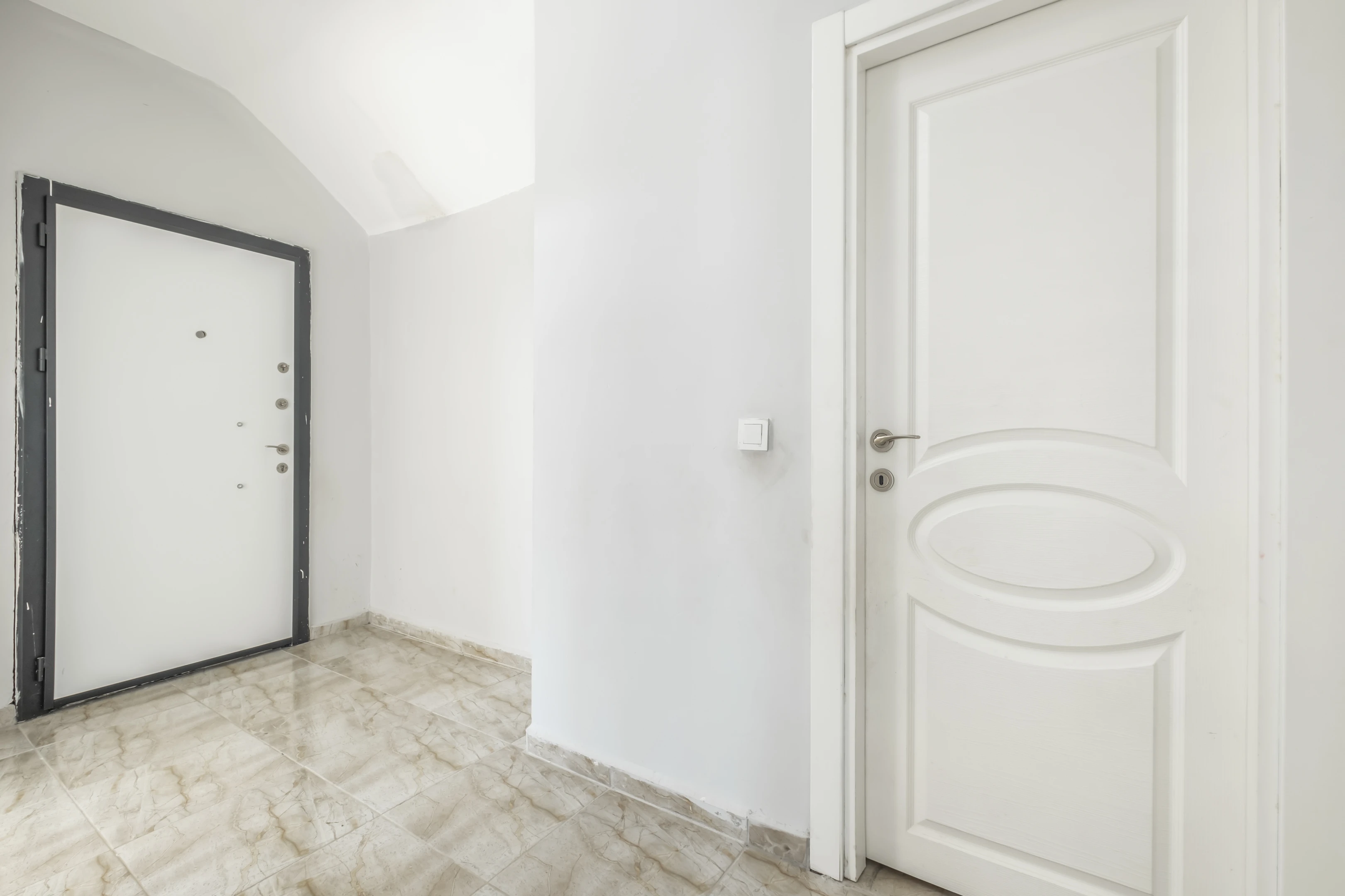 Varsak`ta 220m² Arsa Üzerinde 4 Adet 2+1 Komple Bina