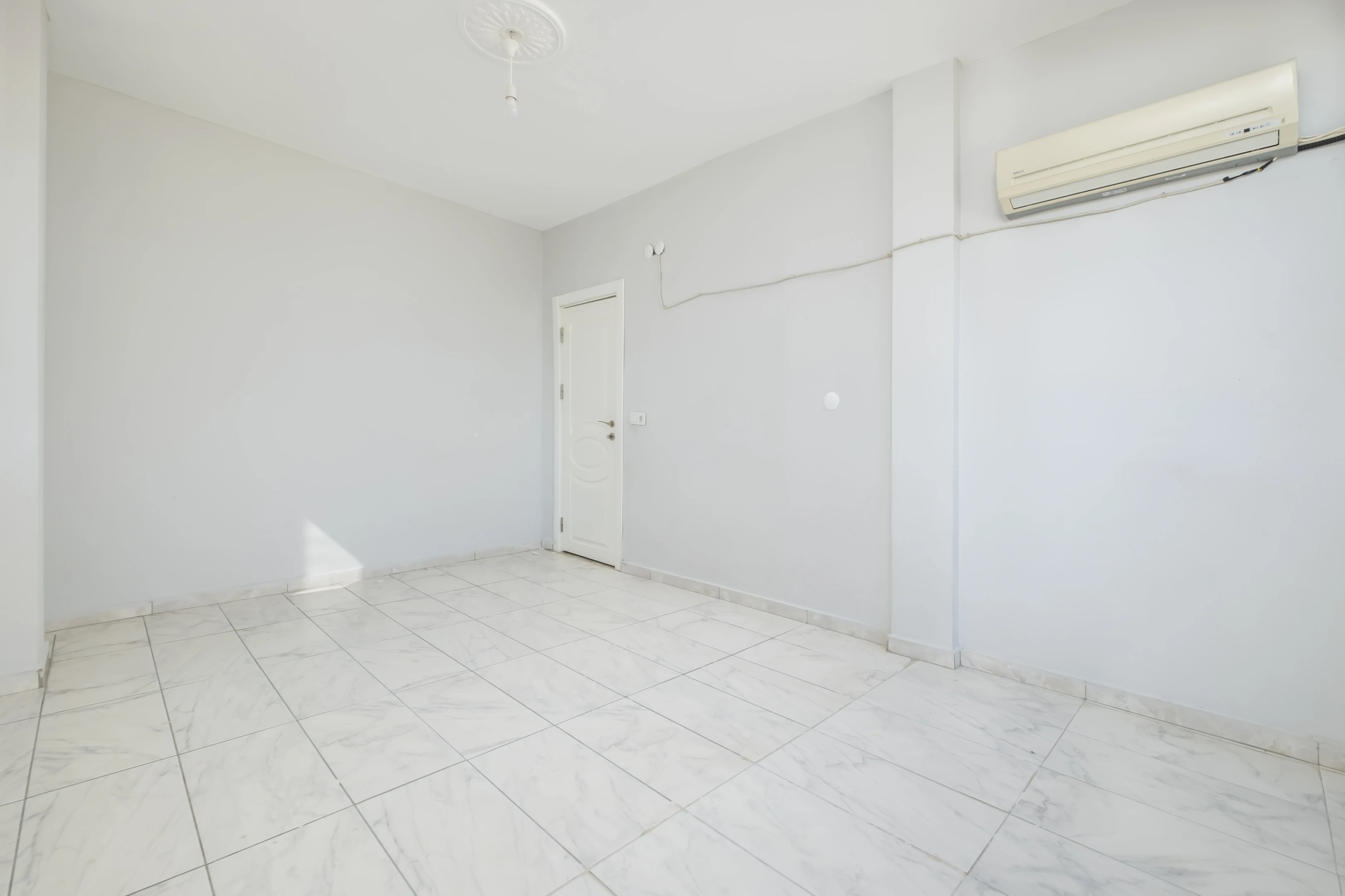 Varsak`ta 220m² Arsa Üzerinde 4 Adet 2+1 Komple Bina