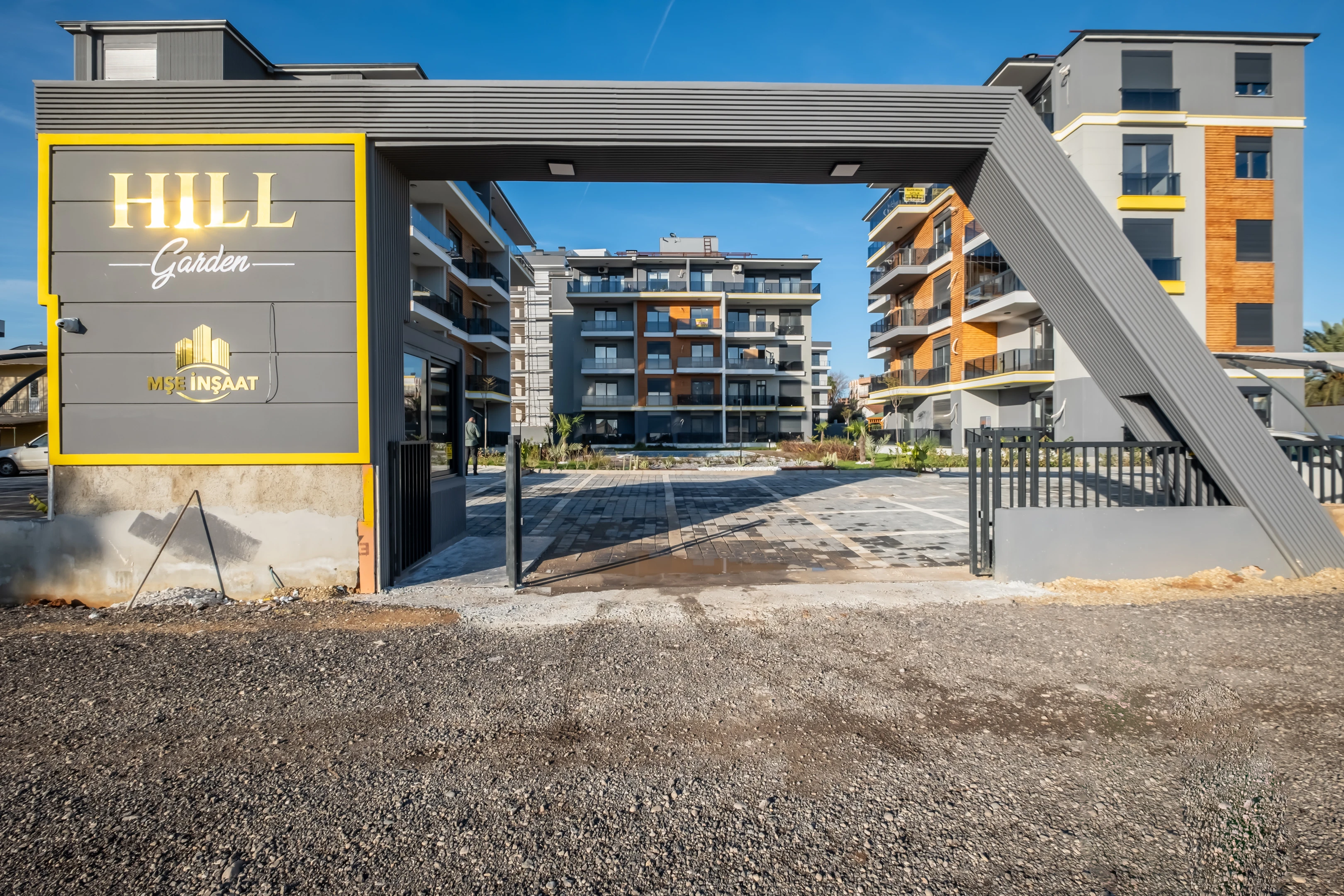 Altıntaş`ta Satılık 2+1 Bahçe Katı 84m² Havuz+Site+İIskan