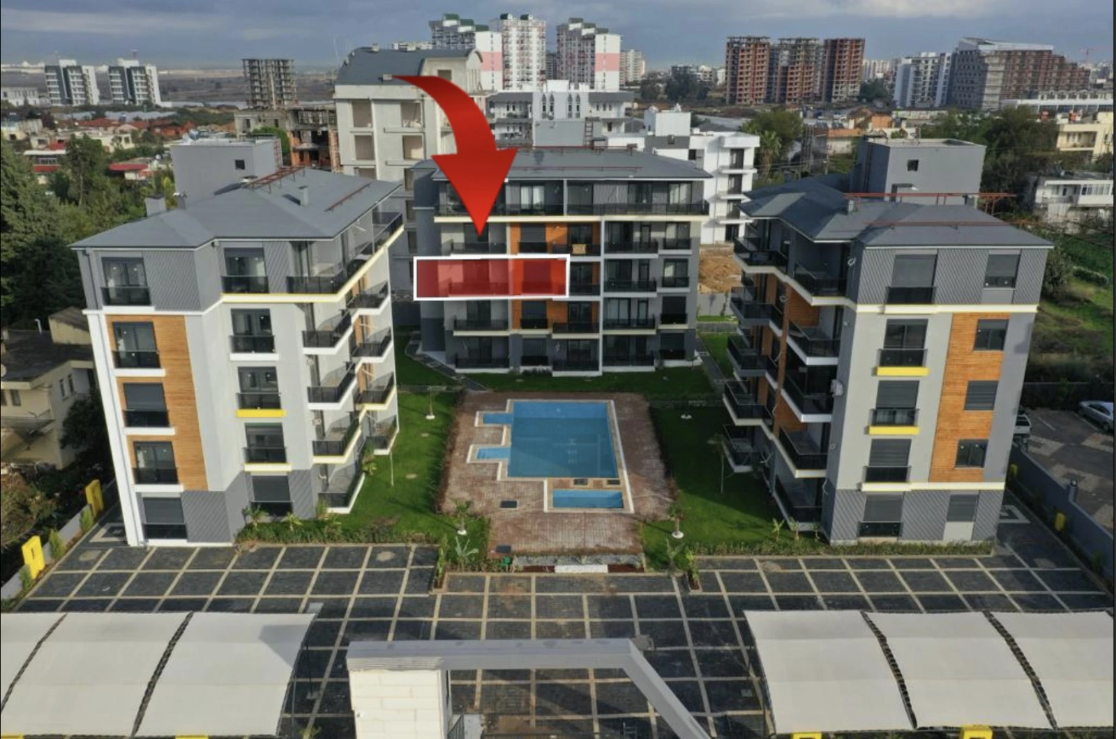 Altıntaş`ta 2+1 Ara Kat 84m² Havuzlu Sitede Oturum-iskan Var