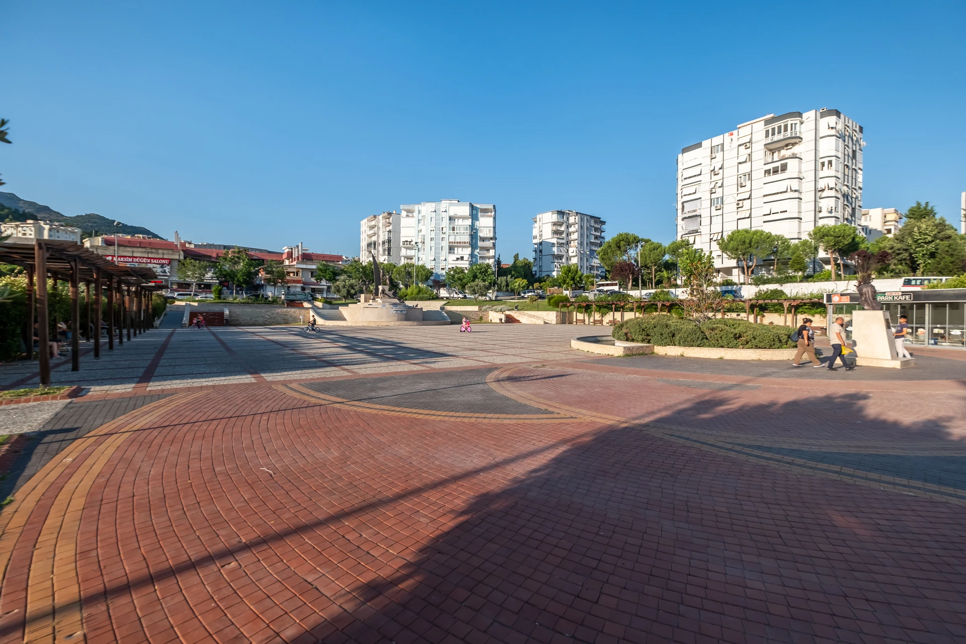 Köse Basında Satılık 185m² Satılık İIsş Yeri