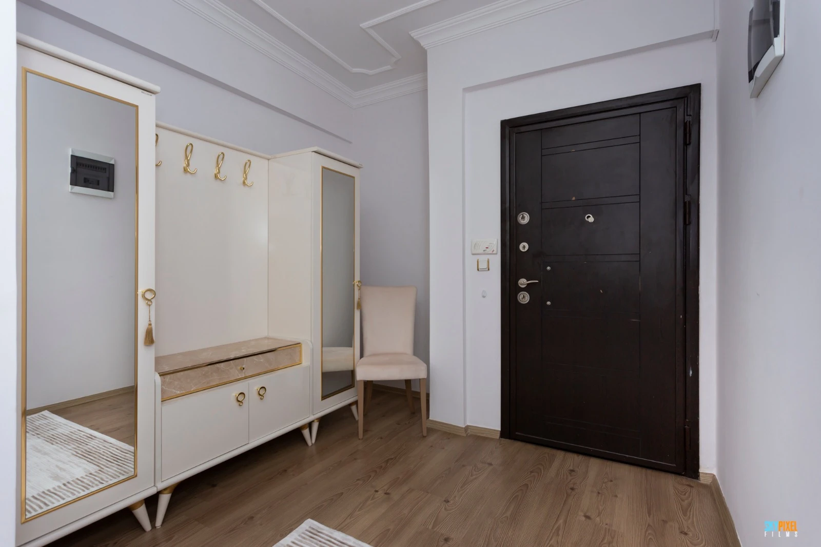 Eşyalı (sıfır) Kiralık 3+1 Daire (196 m²) , Otoparklı