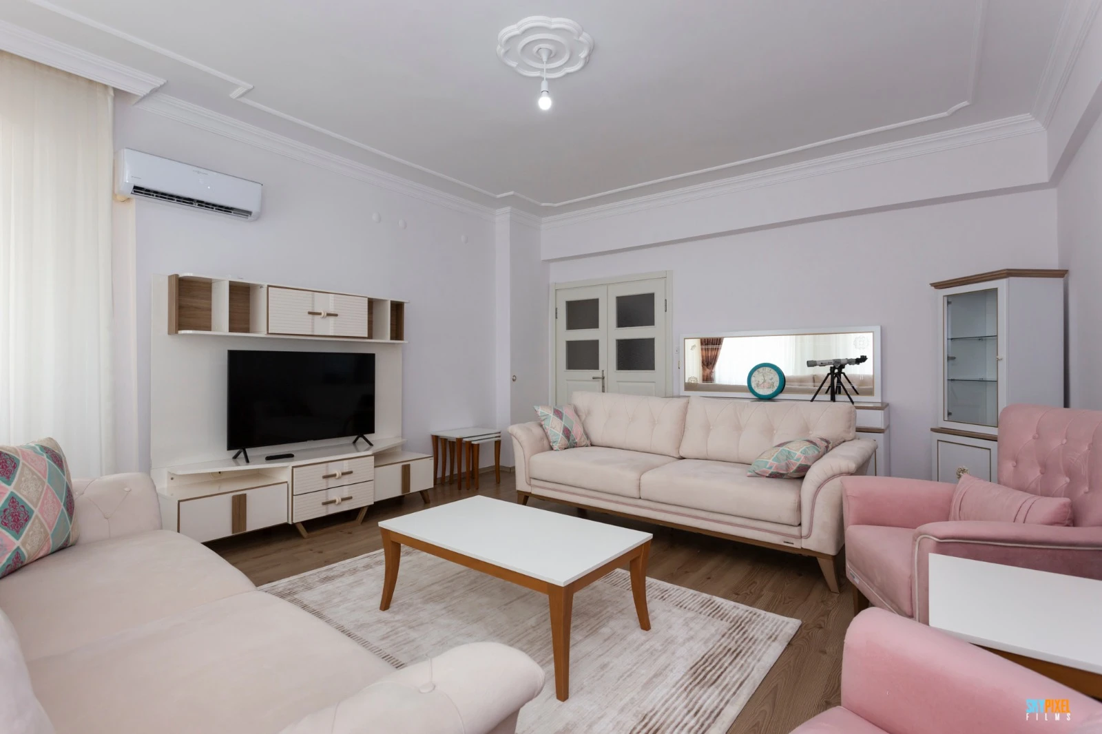 Eşyalı (sıfır) Kiralık 3+1 Daire (196 m²) , Otoparklı