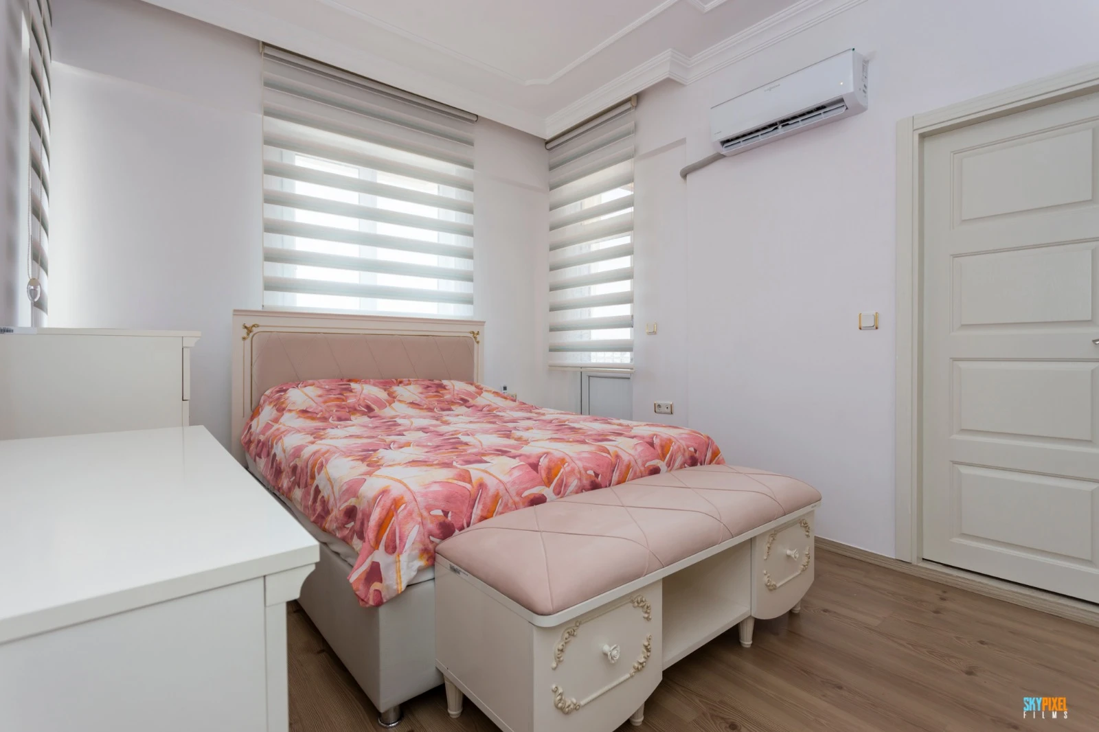 Eşyalı (sıfır) Kiralık 3+1 Daire (196 m²) , Otoparklı