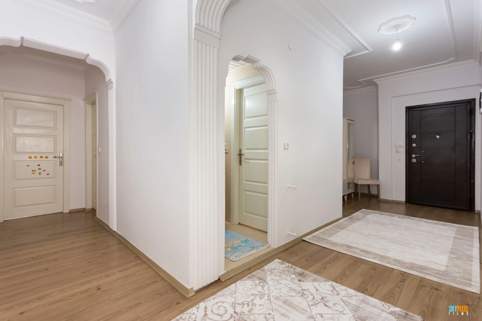 Eşyalı (sıfır) Kiralık 3+1 Daire (196 m²) , Otoparklı