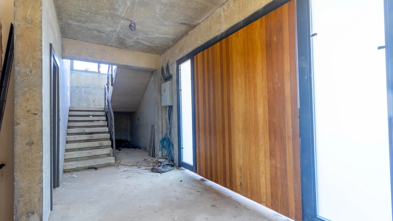 Çok Özel Mimarili 359 m2²,Lara Hille 400m2 Müstakil Havuzlu