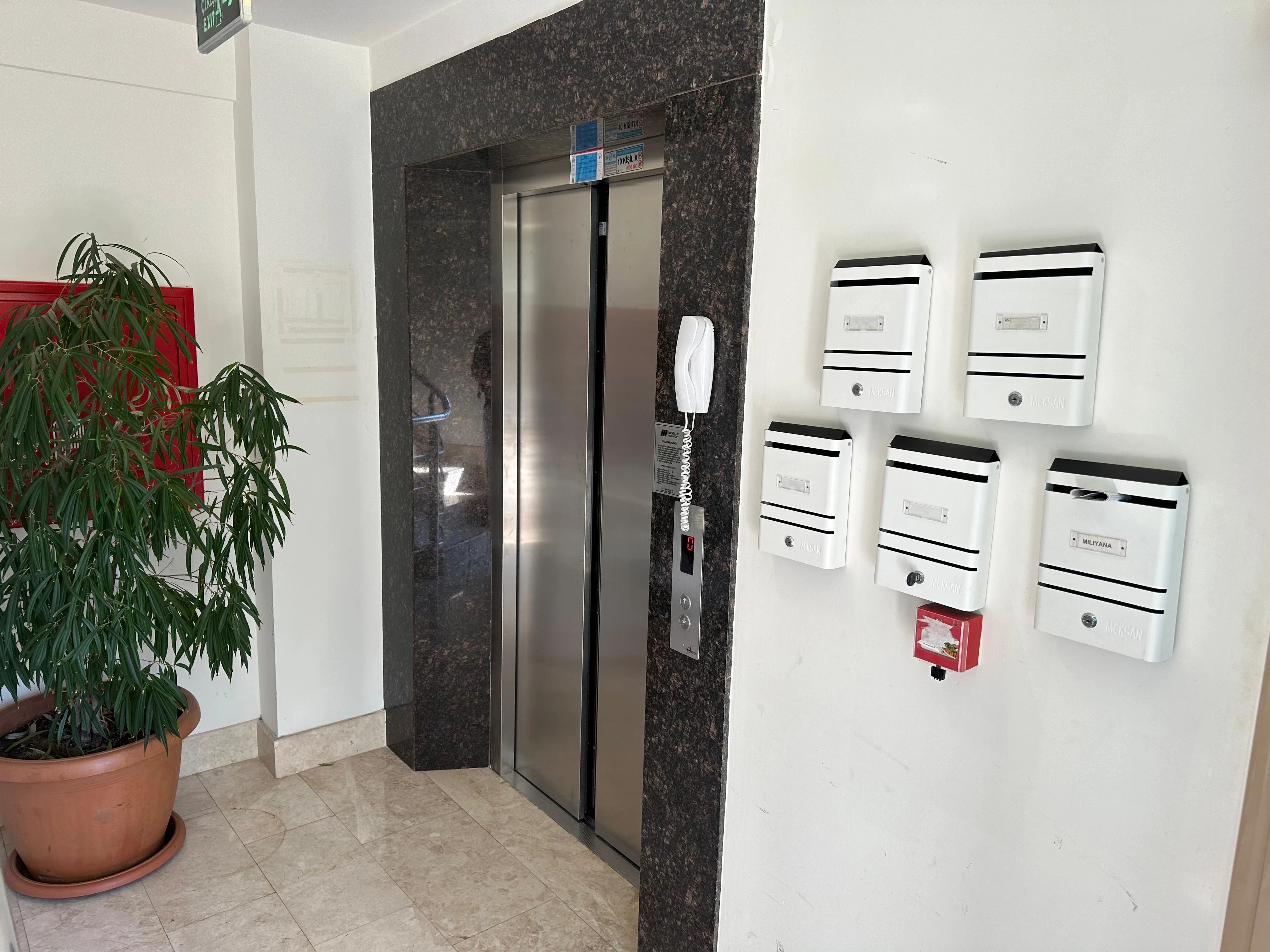 Barınaklar Blv.MigrosJet Altında 795m² Yeni Nesil Asansörlü Depo