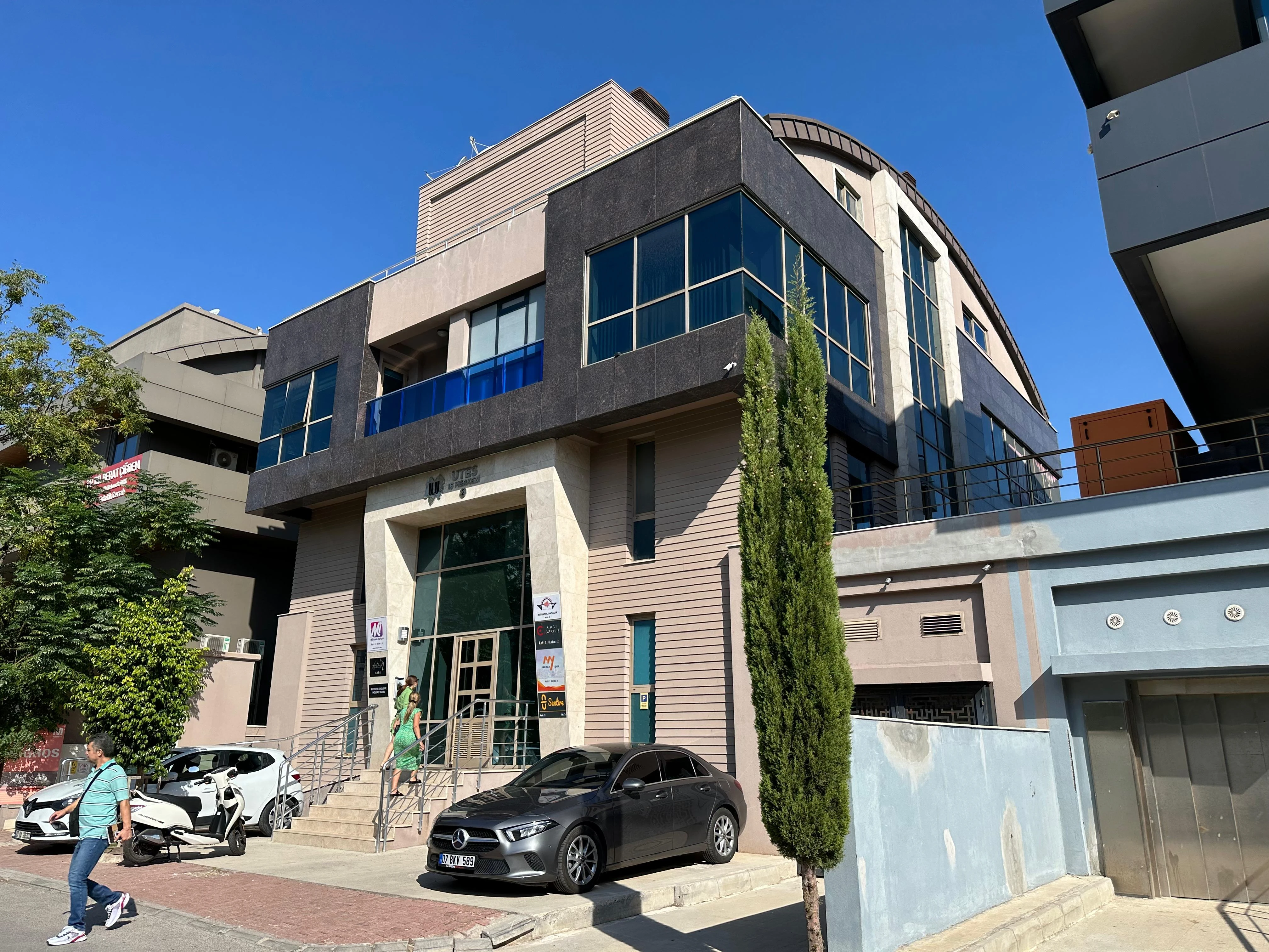 Barınaklar Blv.MigrosJet Altında 795m² Yeni Nesil Asansörlü Depo