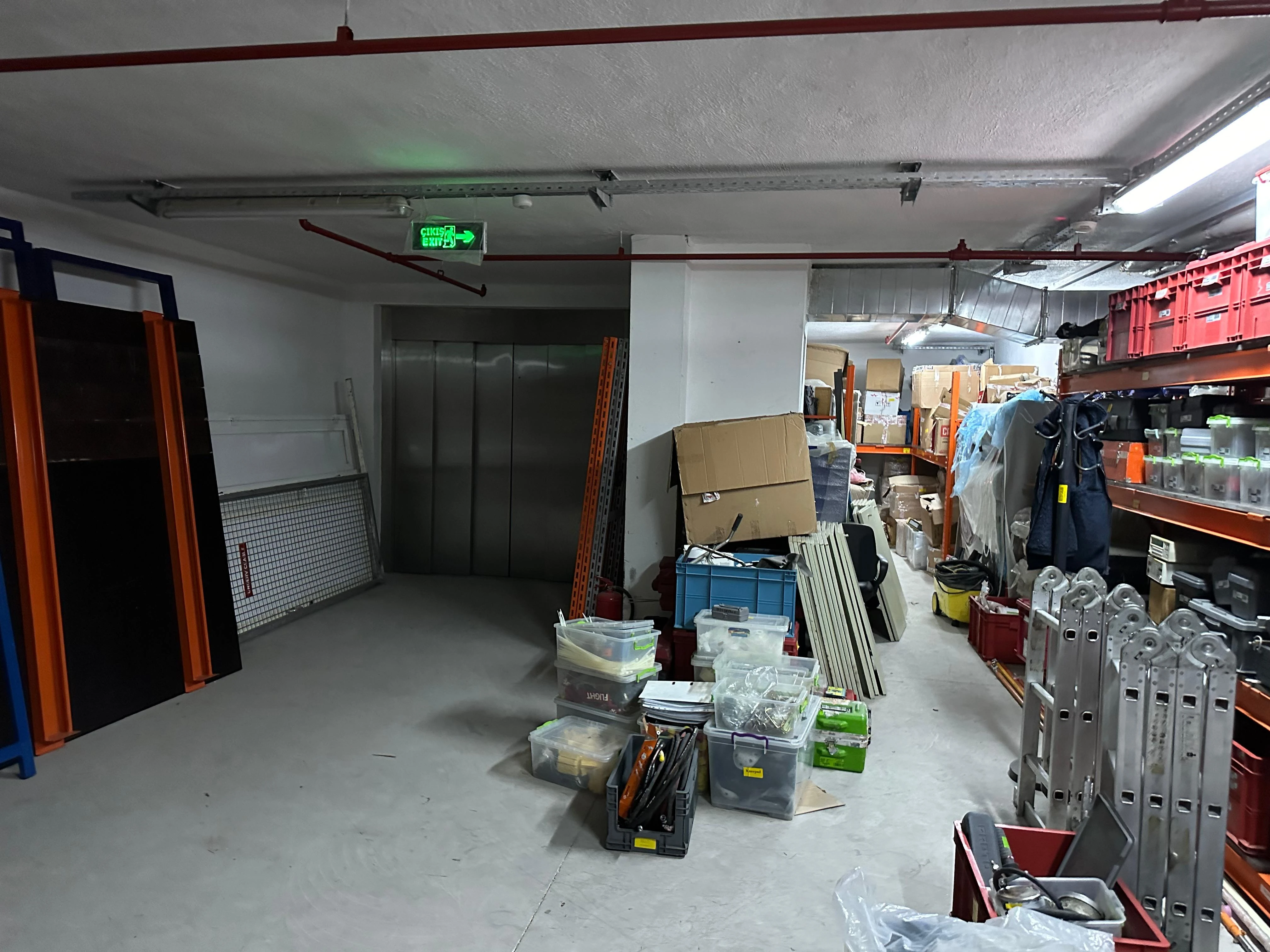 Barınaklar Blv.MigrosJet Altında 795m² Yeni Nesil Asansörlü Depo