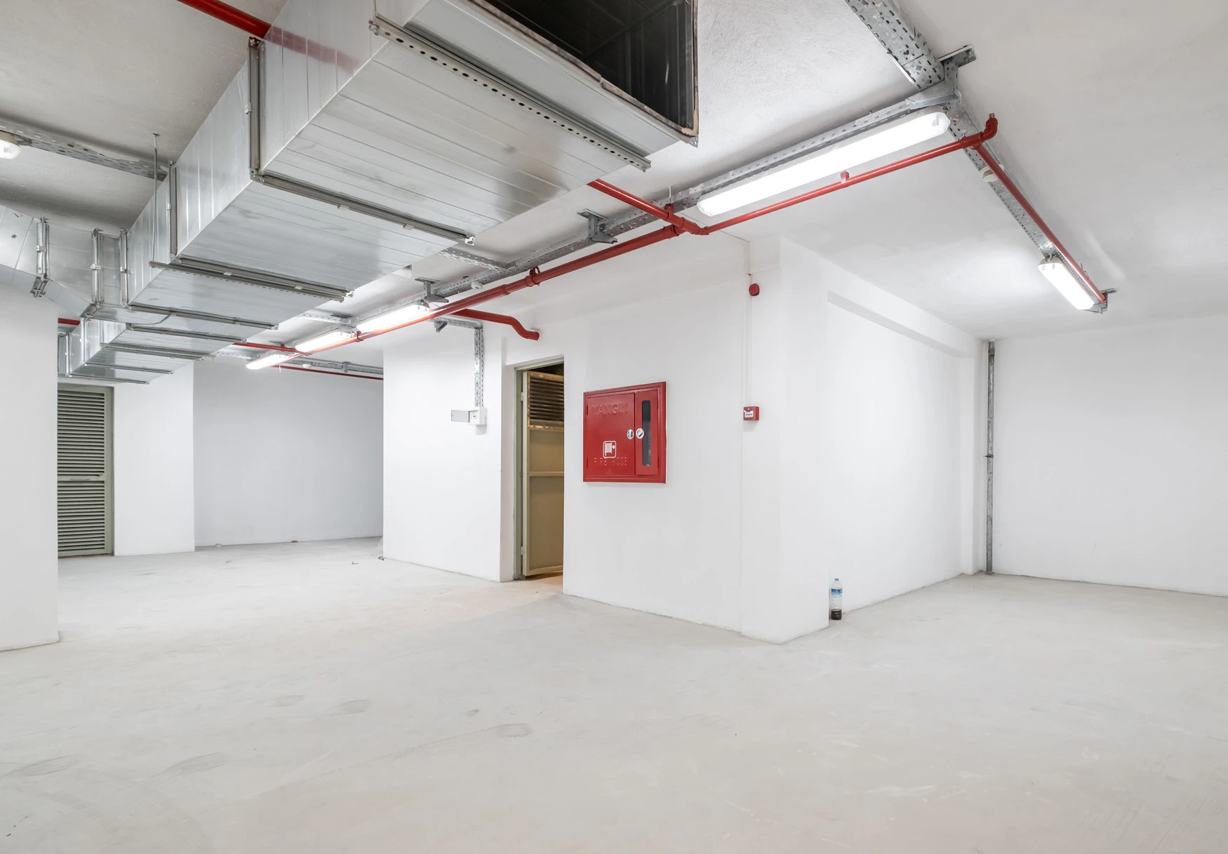 Barınaklar Blv.MigrosJet Altında 795m² Yeni Nesil Asansörlü Depo