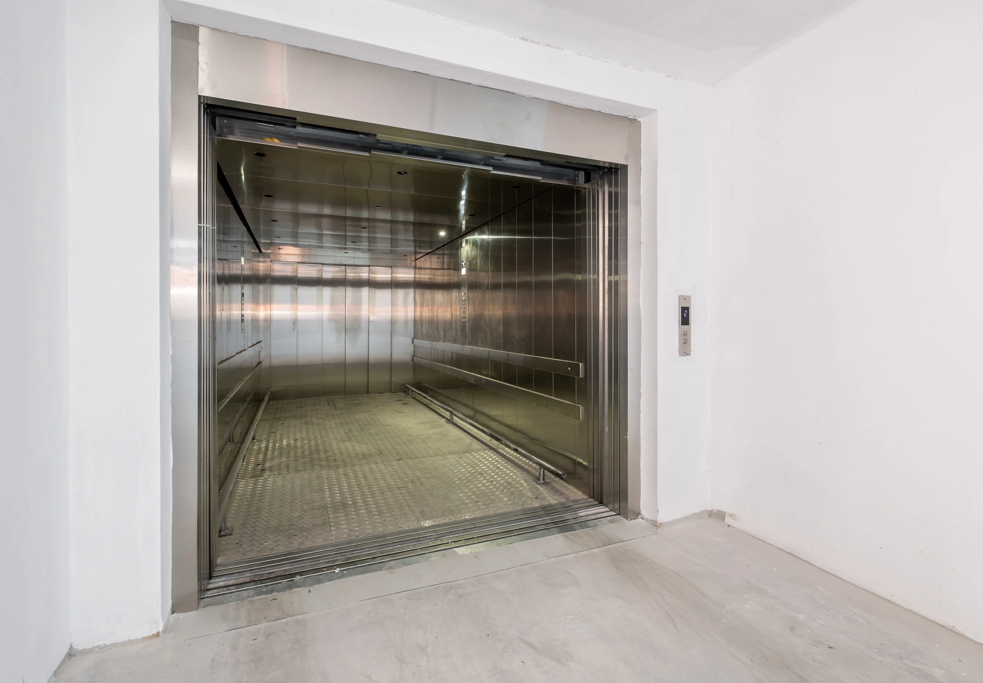 Barınaklar Blv.MigrosJet Altında 795m² Yeni Nesil Asansörlü Depo